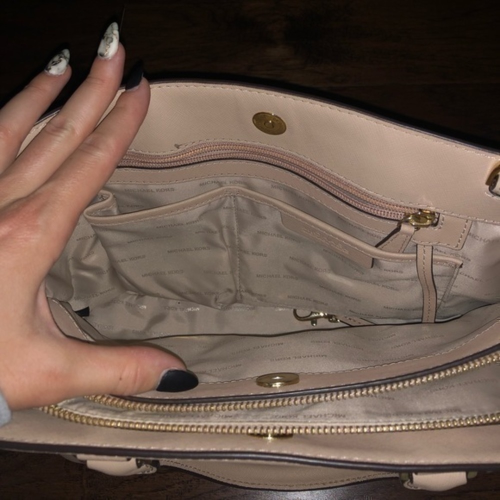 Michael Kors Blush Tote - Picture 11 of 16
